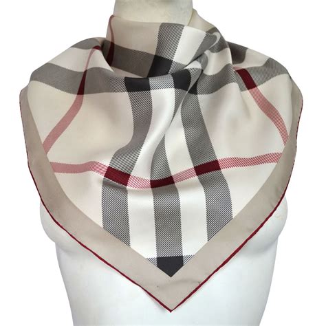 foulard burberry pas cher soie|Echarpe en soie Burberry Rouge en Soie .